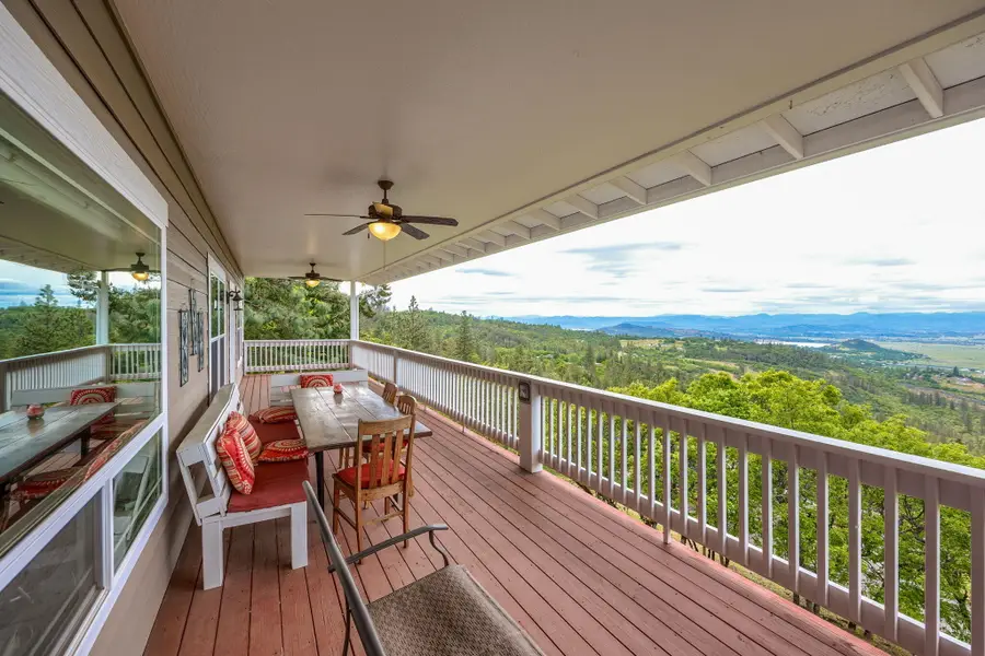 1011 Wren Ridge Drive, Eagle Point, OR 97524 - #3