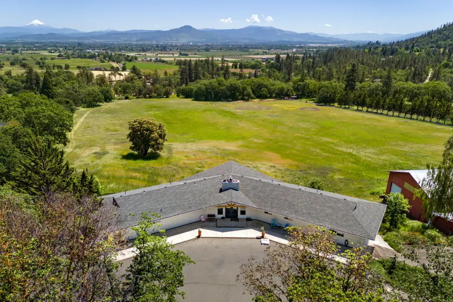 4640 Scenic Avenue, Central Point, OR 97502 - #3