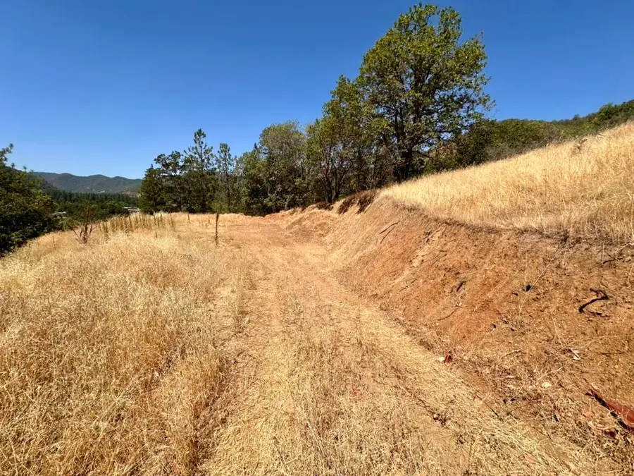 1400 N 7th Avenue, Gold Hill, OR 97525 - #2