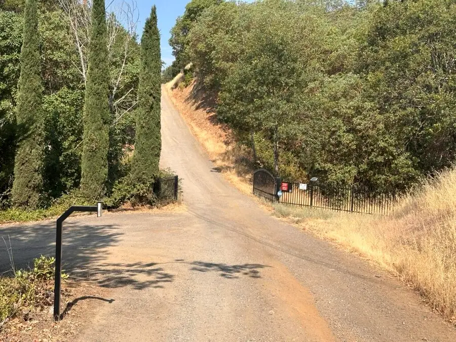 1400 N 7th Avenue, Gold Hill, OR 97525 - #3