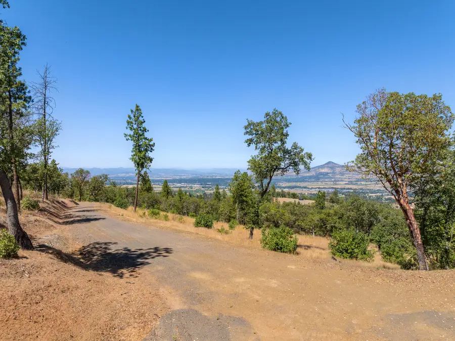1010 Coleman Hills Drive, Medford, OR 97501 - #3