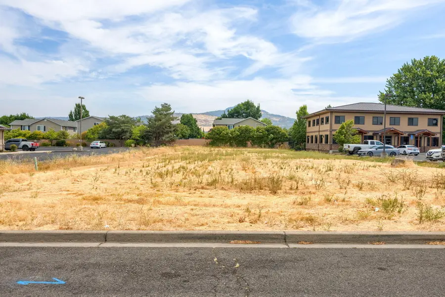 2722 American Avenue, Medford, OR 97504 - #2