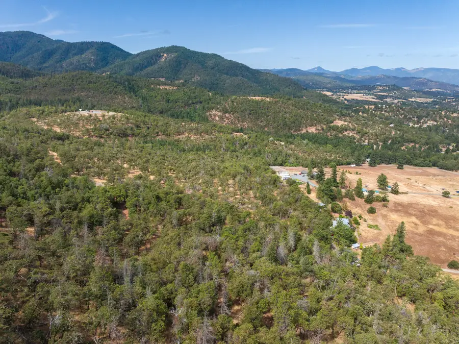 1048 Coleman Hills Drive #1, Medford, OR 97501 - #3