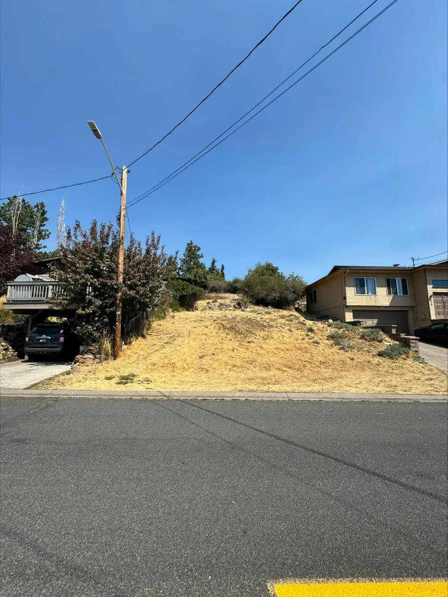 1227 Front Street, Klamath Falls, OR 97601 - #2