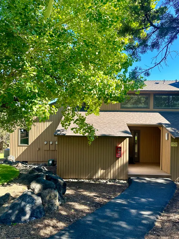 1824 Redtail Hawk Drive #RV61F, Redmond, OR 97756