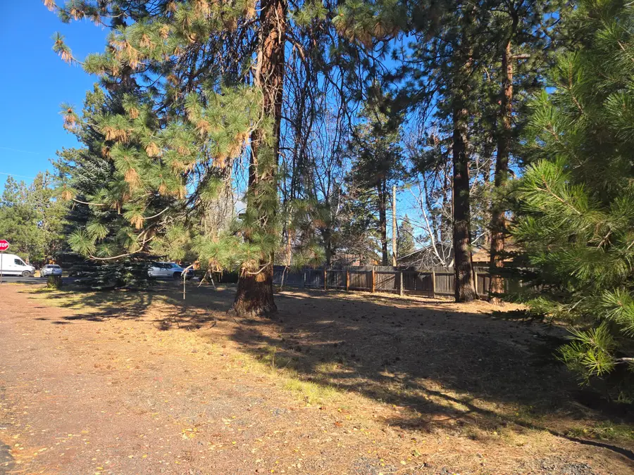 285 W Washington Avenue, Sisters, OR 97759 - #2