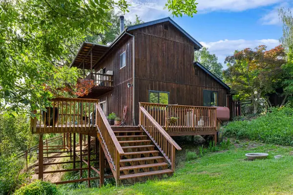 1026 N Schoolhouse Creek Road, Grants Pass, OR 97526