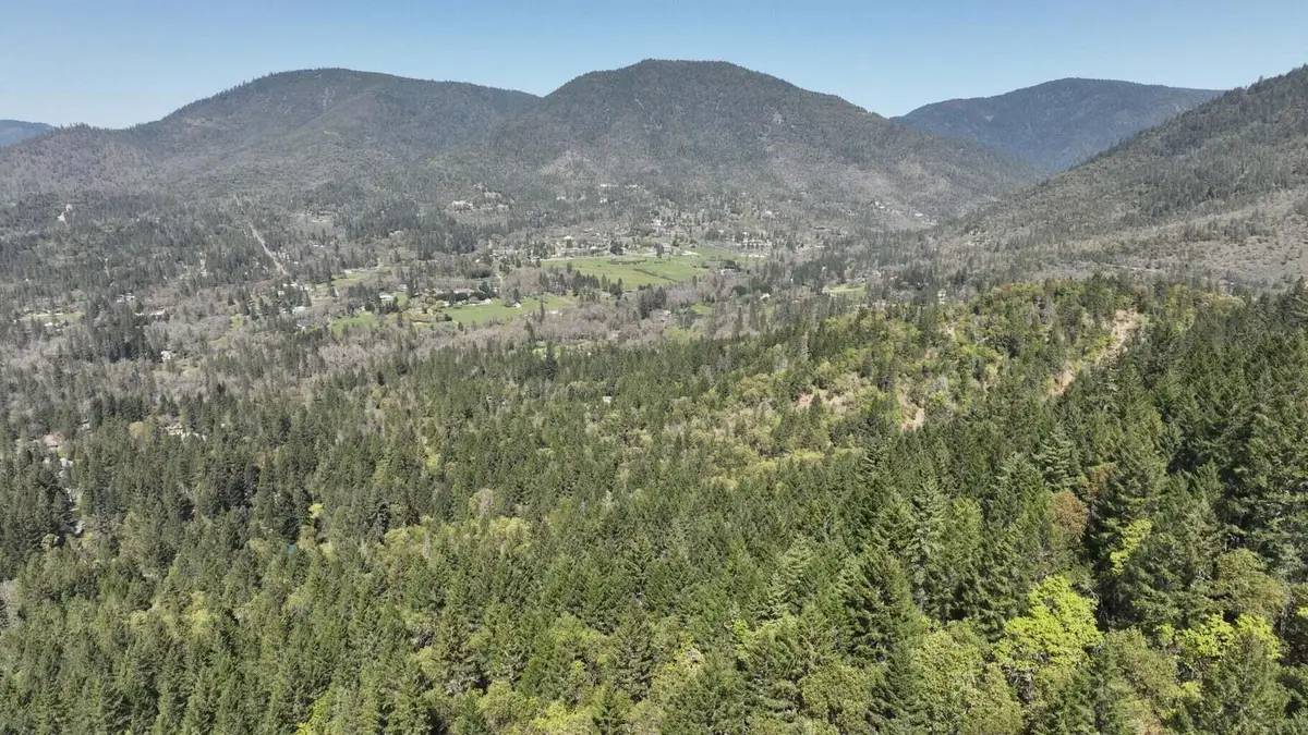 490 Surrey Drive, Grants Pass, OR 97526 - #1