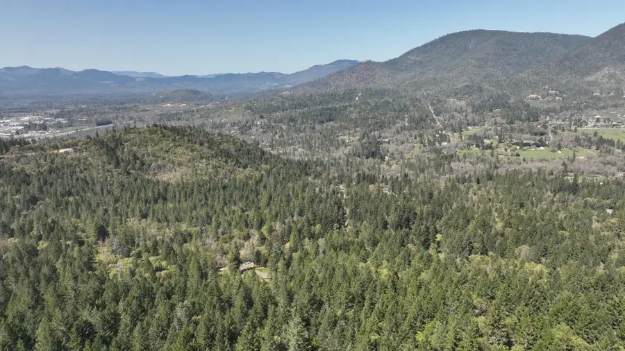 490 Surrey Drive, Grants Pass, OR 97526 - #3