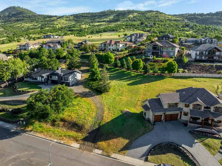 5626 Fallbrook Lane, Medford, OR 97504 - #3