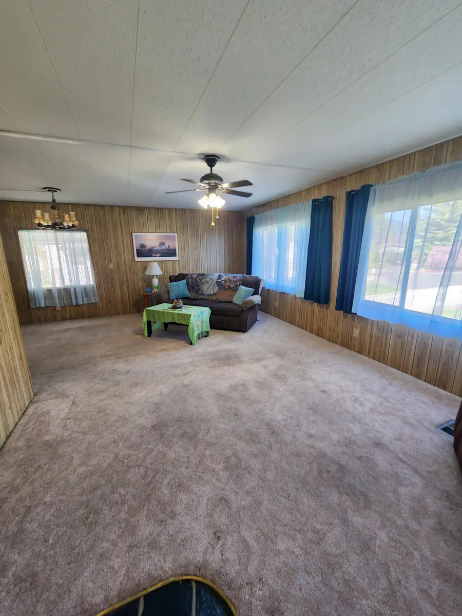 1942 Parkdale Dr Drive, Grants Pass, OR 97527 - #3