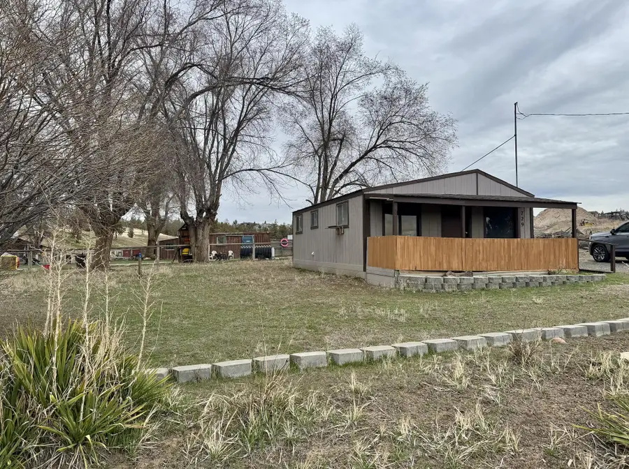 729 SE Grizzly Road, Madras, OR 97741 - #2