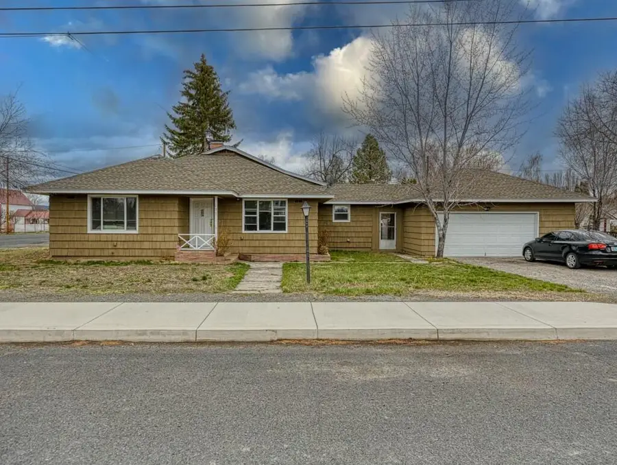 425 W 1st Street, Merrill, OR 97633 - #2
