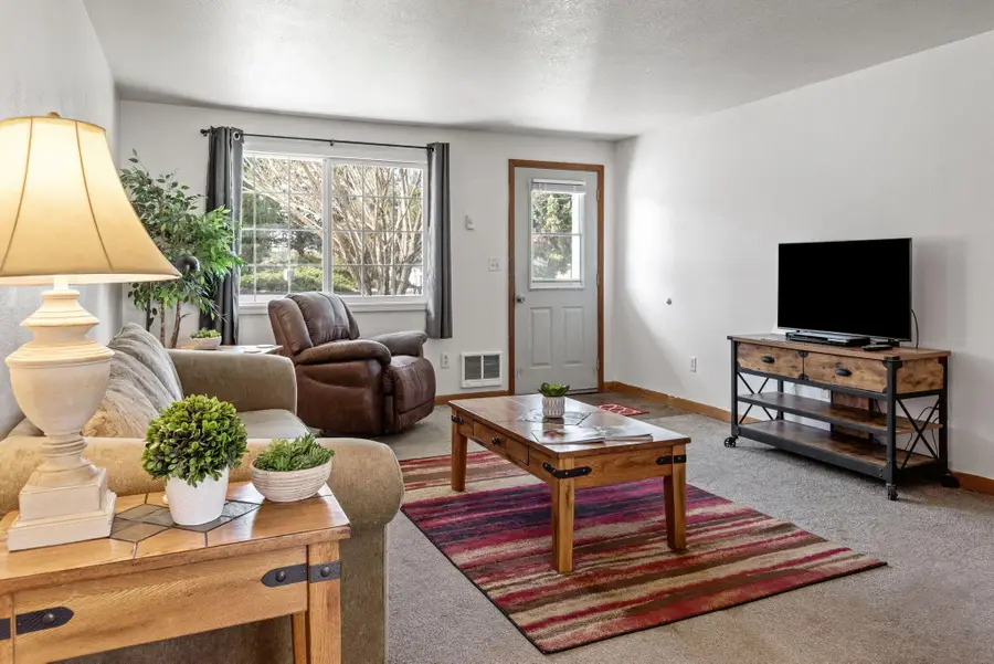 3044 SW Meadow Lane, Redmond, OR 97756 - #2