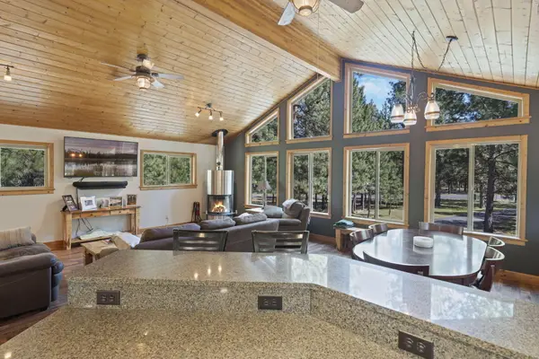 14590 Mountain View Loop, Sisters, OR 97759