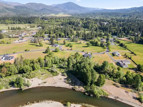 565 E Forks Circle, Cave Junction, OR 97523