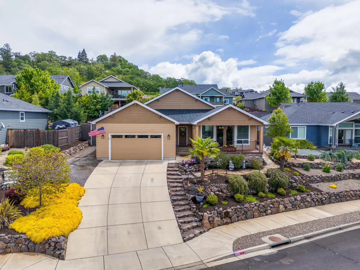 218 Cambridge Terrace, Eagle Point, OR 97524 - #1