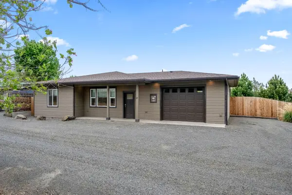 22 SE Hoff Lane, Madras, OR 97741