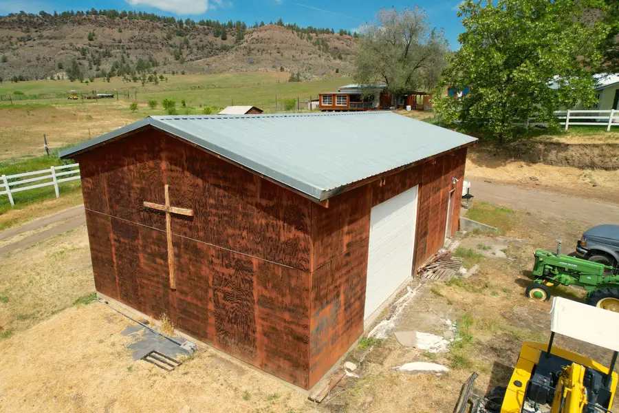 40300 Kahler Basin Road, Spray, OR 97874 - #3