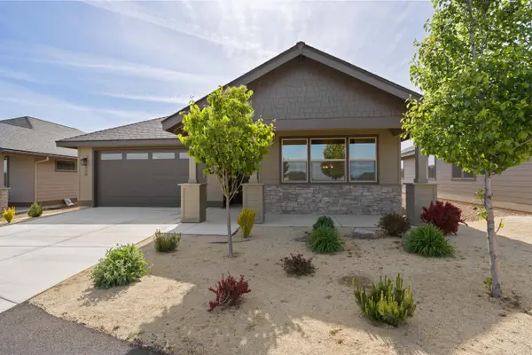 2528 NW Redwood Circle #14, Redmond, OR 97756