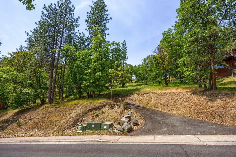 390 Strawberry Lane, Ashland, OR 97520 - #2