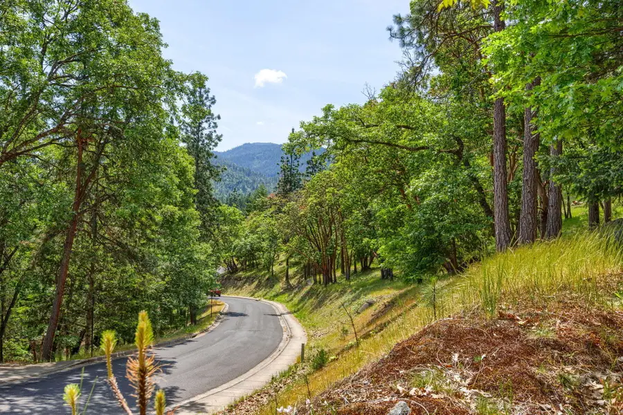 390 Strawberry Lane, Ashland, OR 97520 - #3