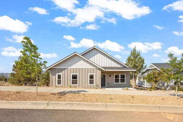 420 SE Manzanita Drive, Madras, OR 97741