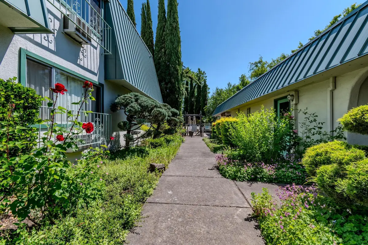 349 W Pine Street, Central Point, OR 97502 - #1