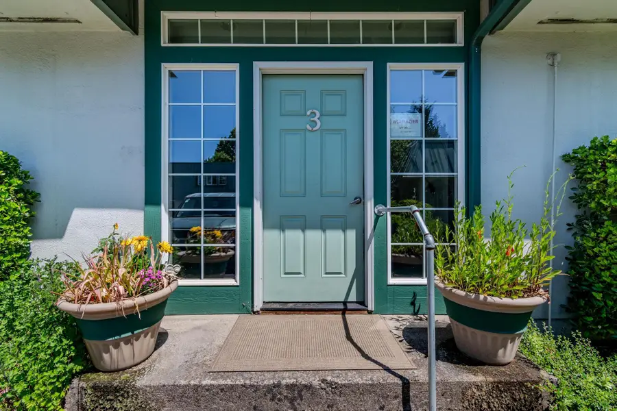 349 W Pine Street, Central Point, OR 97502 - #3