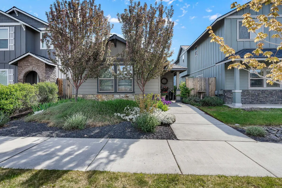 240 NW 30th Street, Redmond, OR 97756 - #1