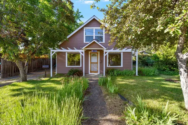 1040 E Main Street, Ashland, OR 97520