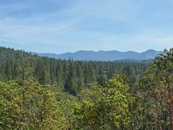 500 Cumberland Drive, Grants Pass, OR 97527