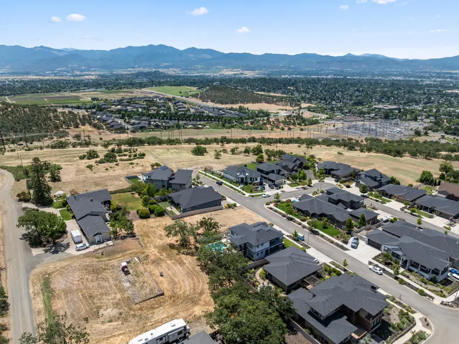 1828 Plateau Drive, Medford, OR 97504 - #2