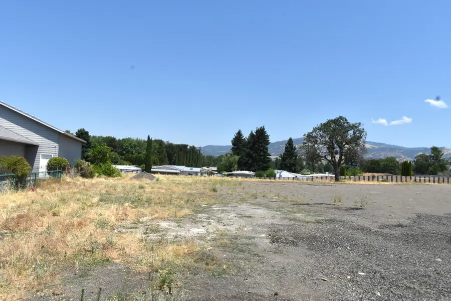 3459 S Pacific Highway, Phoenix, OR 97535 - #3