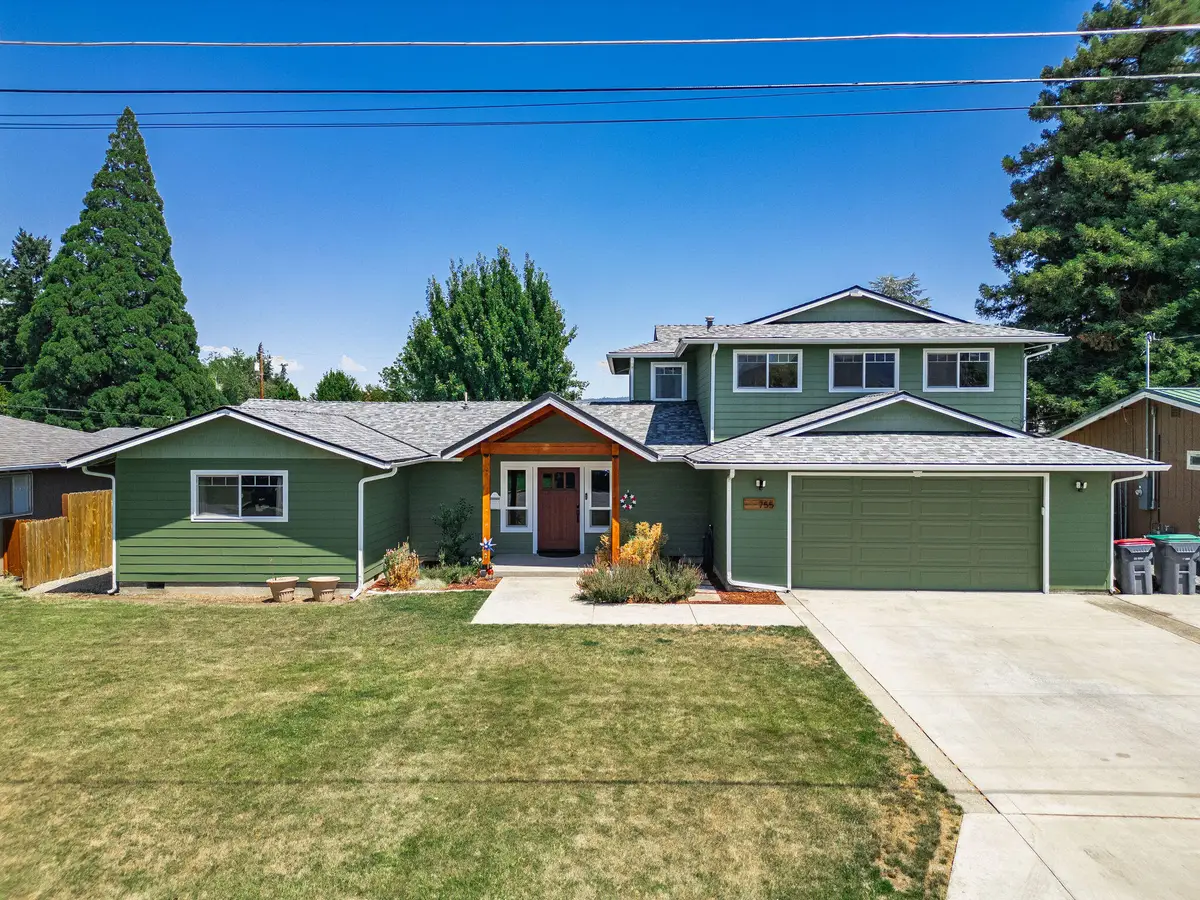 755 S 4th Street, Central Point, OR 97502 - #1