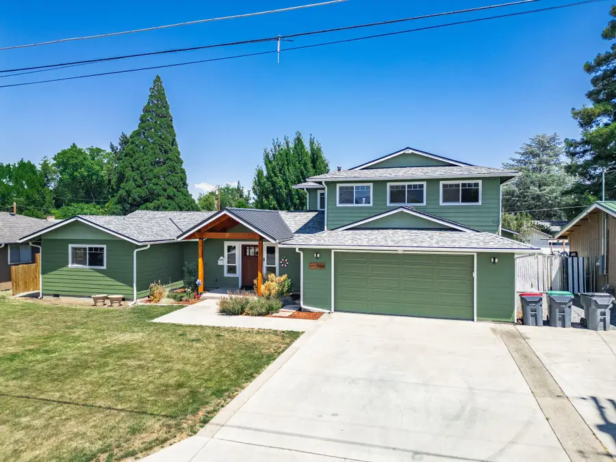 755 S 4th Street, Central Point, OR 97502 - #2