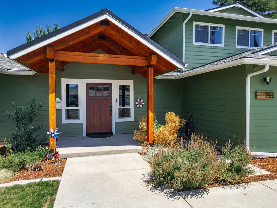755 S 4th Street, Central Point, OR 97502 - #3
