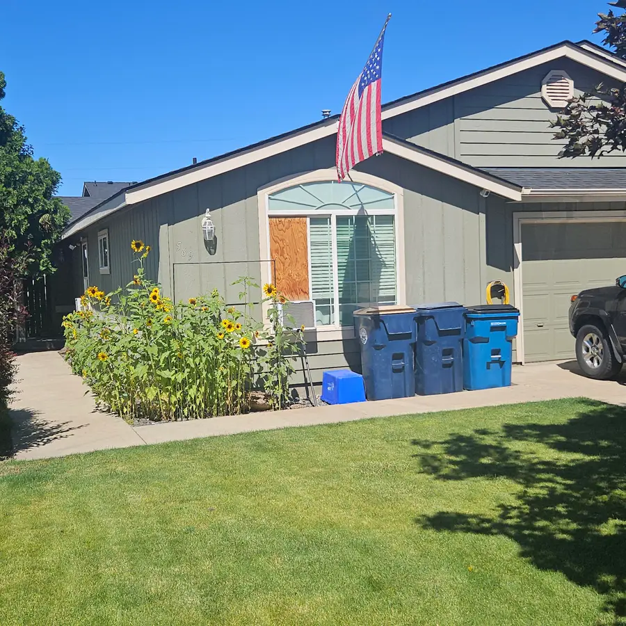 569 NE Negus Loop, Redmond, OR 97756 - #2