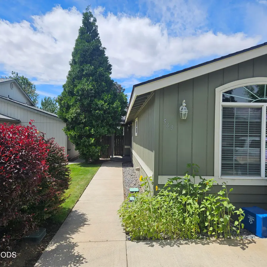 569 NE Negus Loop, Redmond, OR 97756 - #3