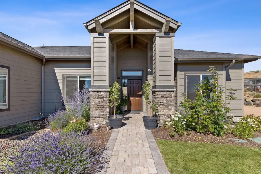 2273 NE Valley View Court, Madras, OR 97741 - #2