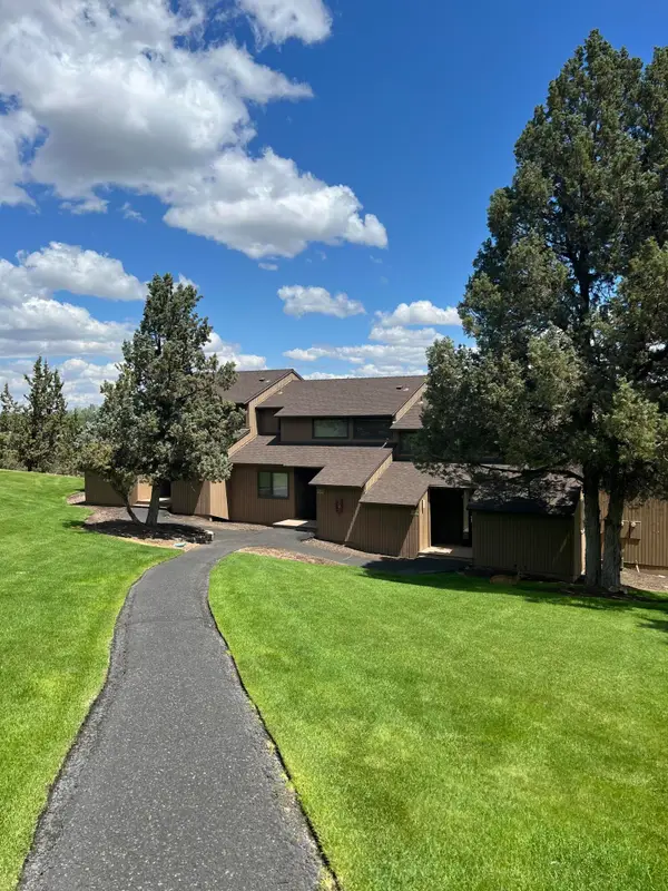 1850 Redtail Hawk Drive #RV53K, Redmond, OR 97756