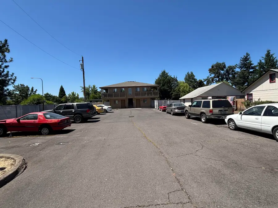 38 Lewis Avenue, Medford, OR 97501 - #2
