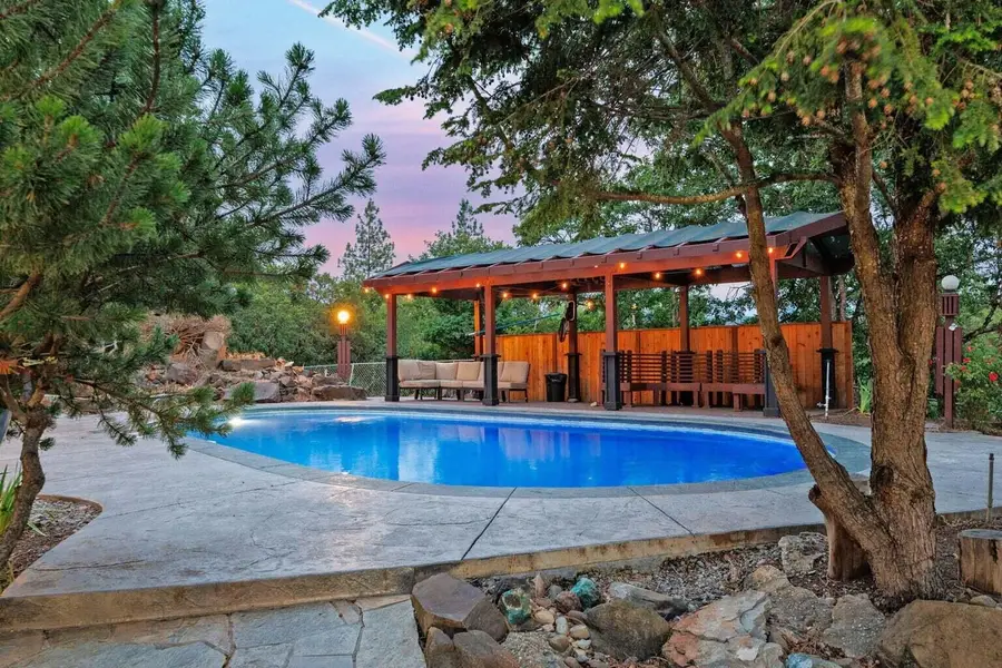 1065 S Shasta Avenue, Eagle Point, OR 97524 - #3