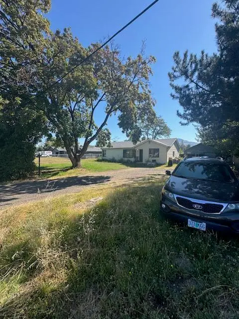 1228 Corona Avenue, Medford, OR 97504 - #3