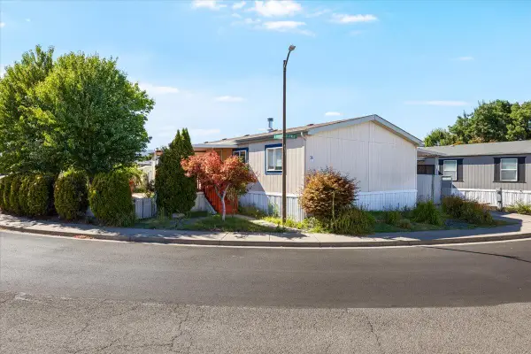 2552 Thorn Oak Drive #24, Medford, OR 97501