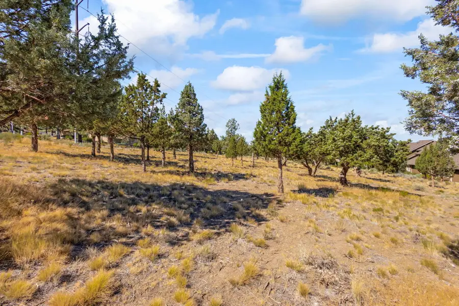 823 Highland View Loop, Redmond, OR 97756 - #2