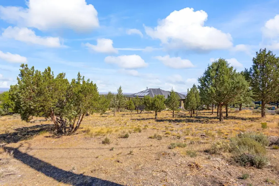 823 Highland View Loop, Redmond, OR 97756 - #3