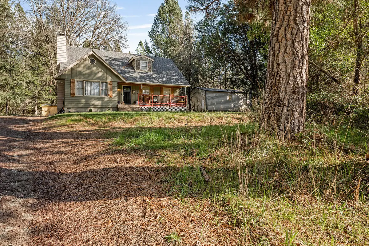 6324 E Evans Creek Road, Rogue River, OR 97537 - #1
