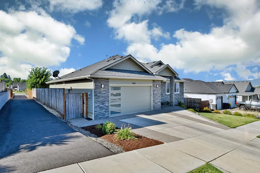 3268 Sky Way, Medford, OR 97504 - #3