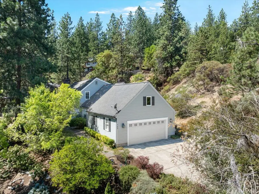 769 Lisa Lane, Ashland, OR 97520 - #2